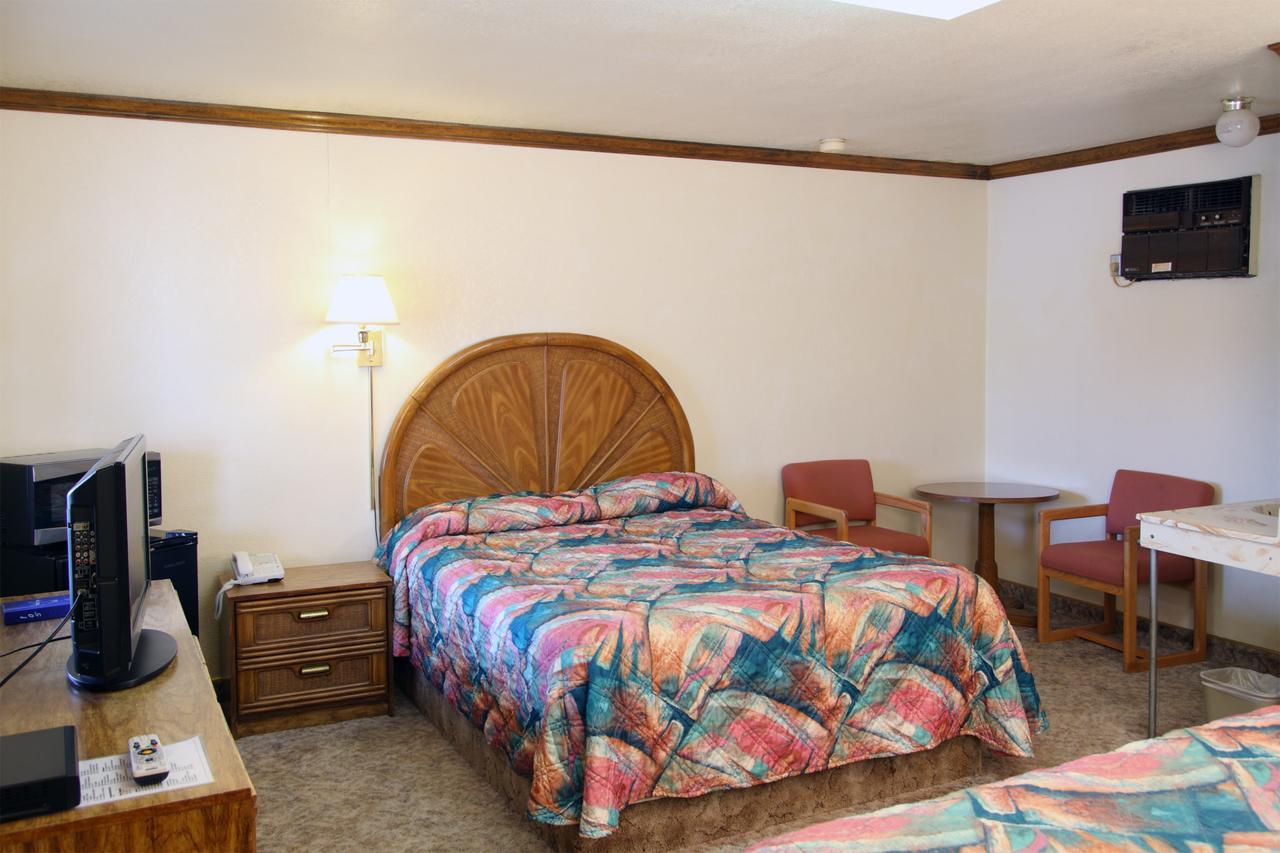 Country Inn Motel Dove Creek Exterior photo